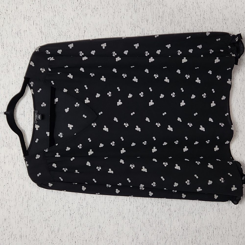 Black V-neck Blouse with White Floral and Elastic Sleev